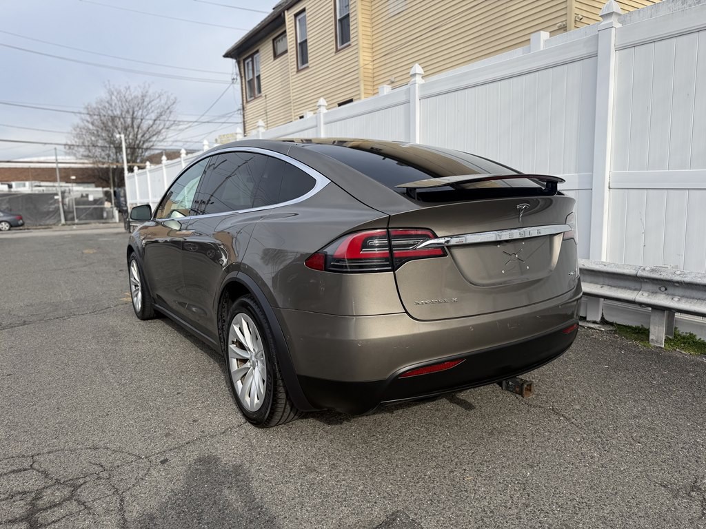 2016 Tesla Model X Image 5