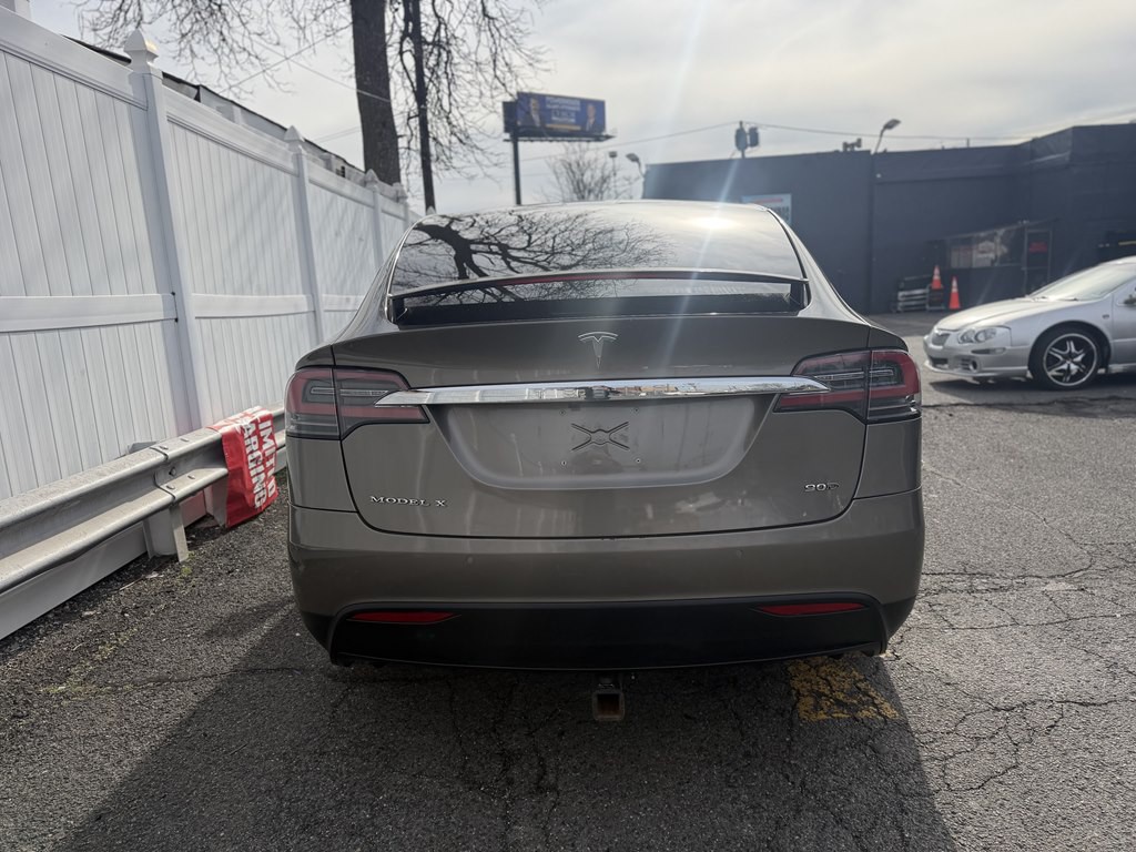 2016 Tesla Model X Image 6