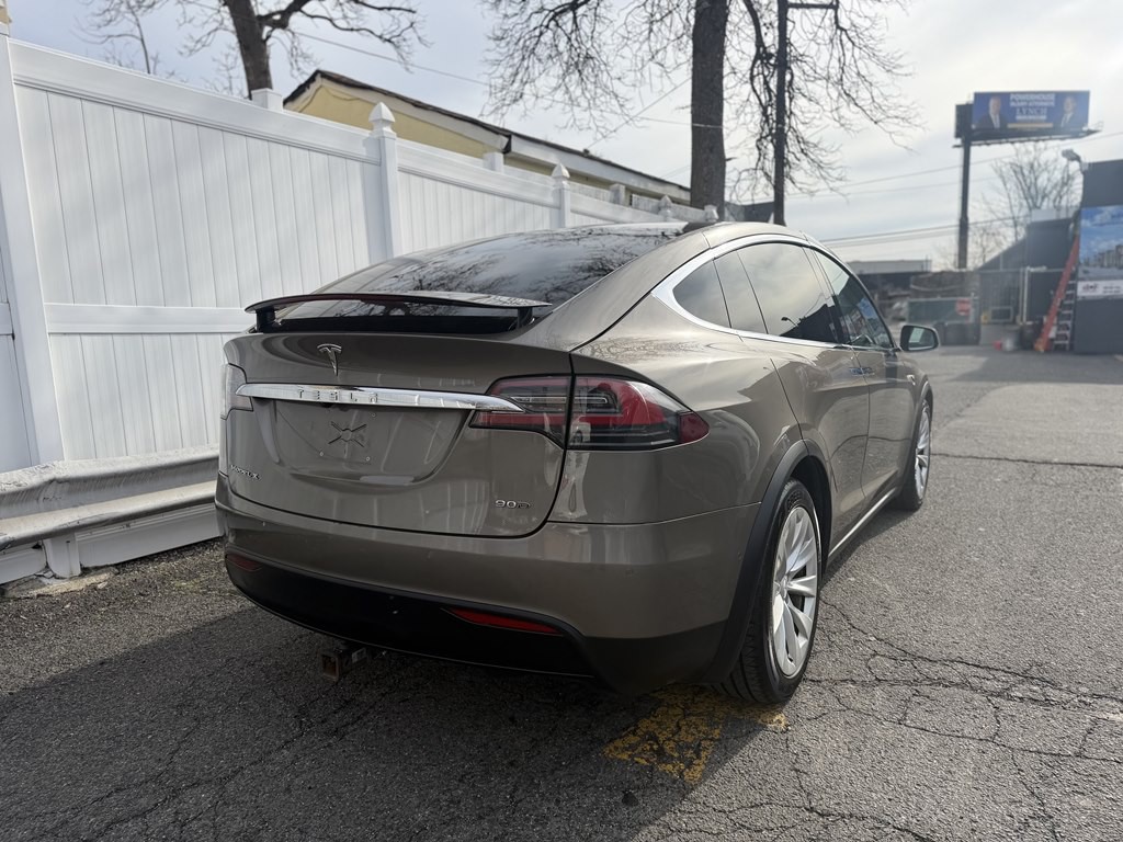 2016 Tesla Model X Image 7