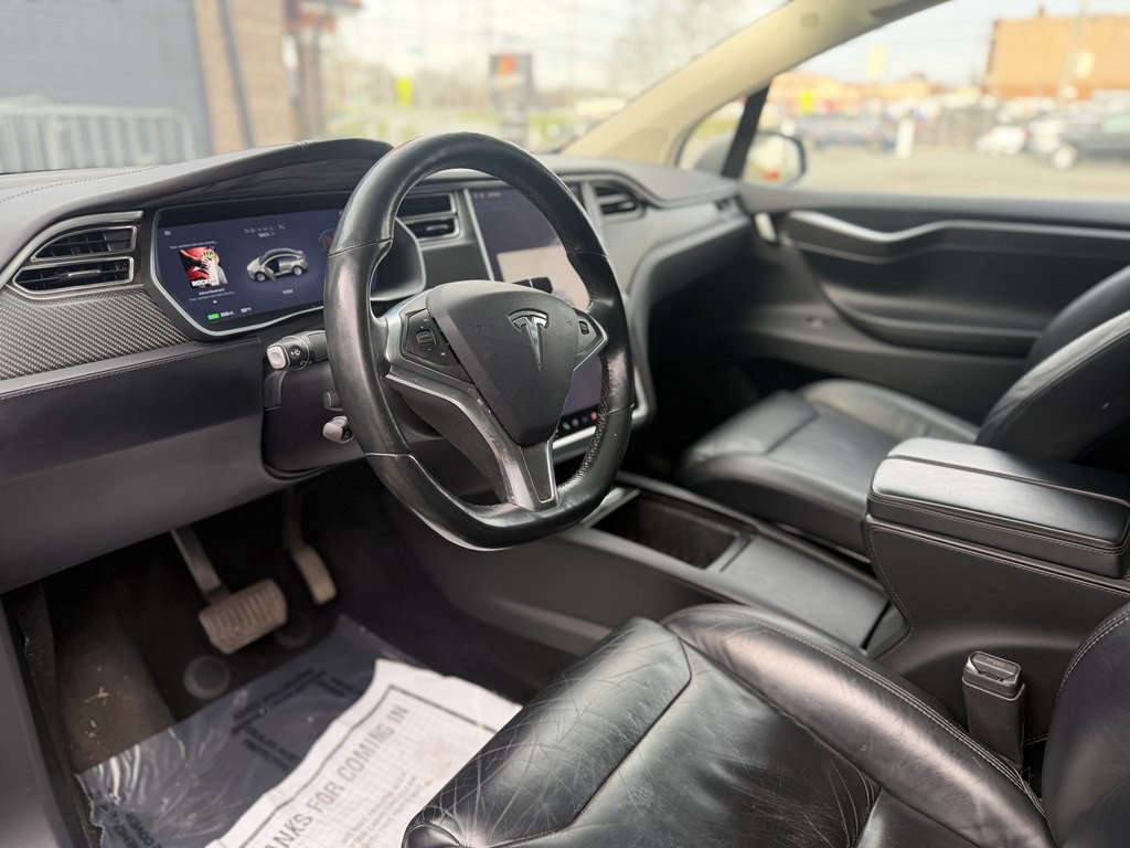 2016 Tesla Model X Image 10