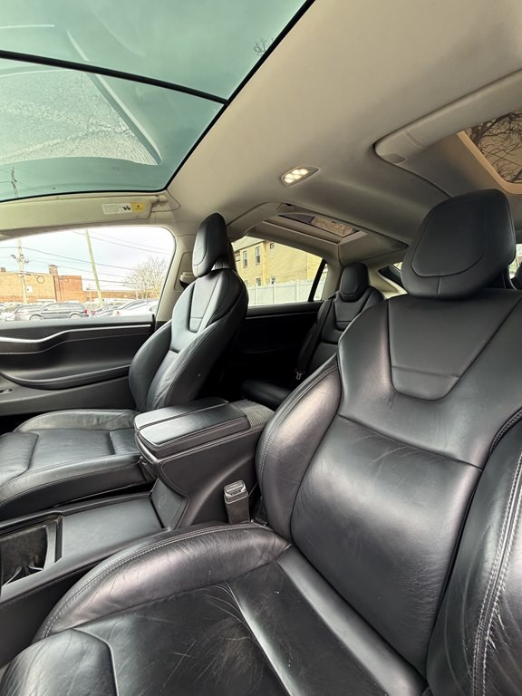 2016 Tesla Model X Image 14