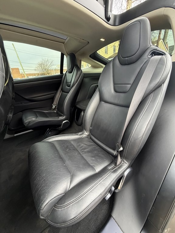 2016 Tesla Model X Image 15