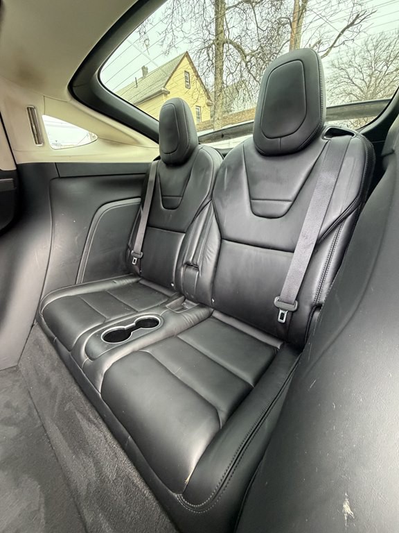 2016 Tesla Model X Image 16