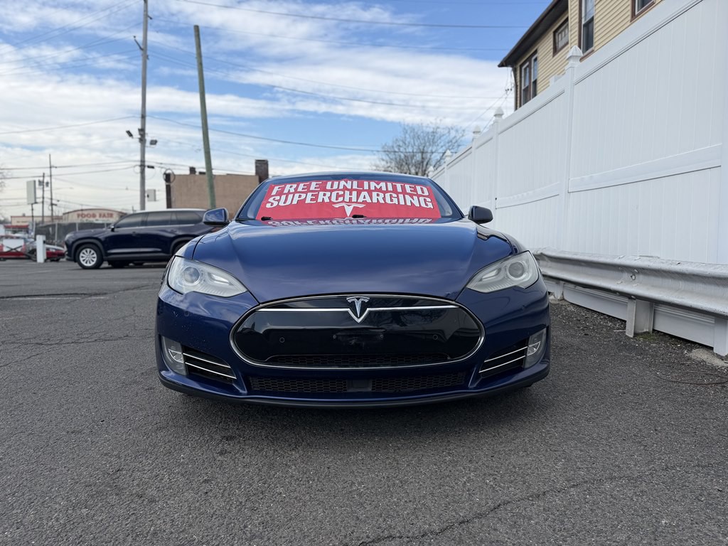 2015 Tesla Model S Image 2