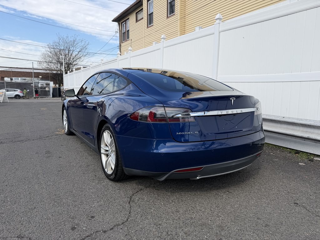 2015 Tesla Model S Image 5