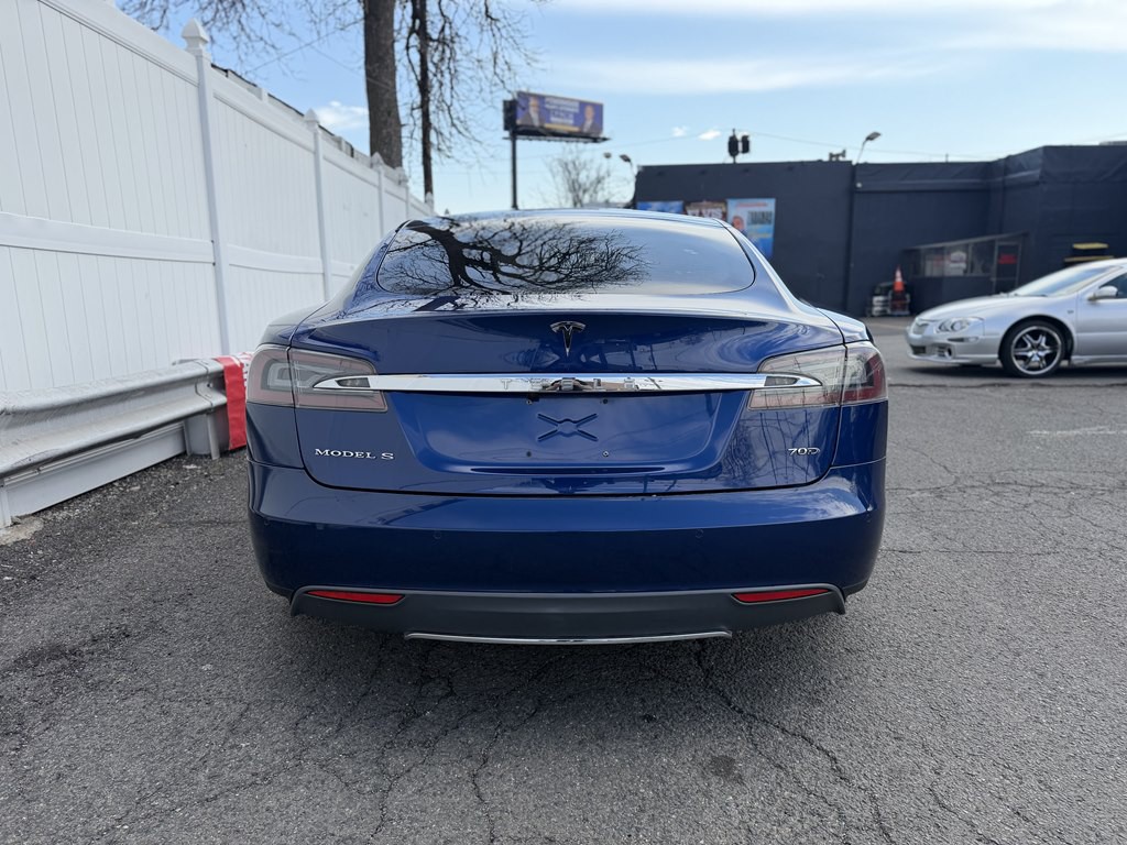 2015 Tesla Model S Image 6