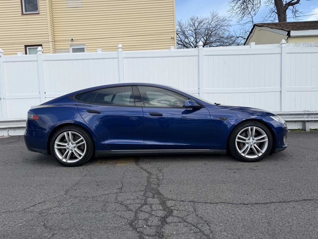 2015 Tesla Model S Image 8