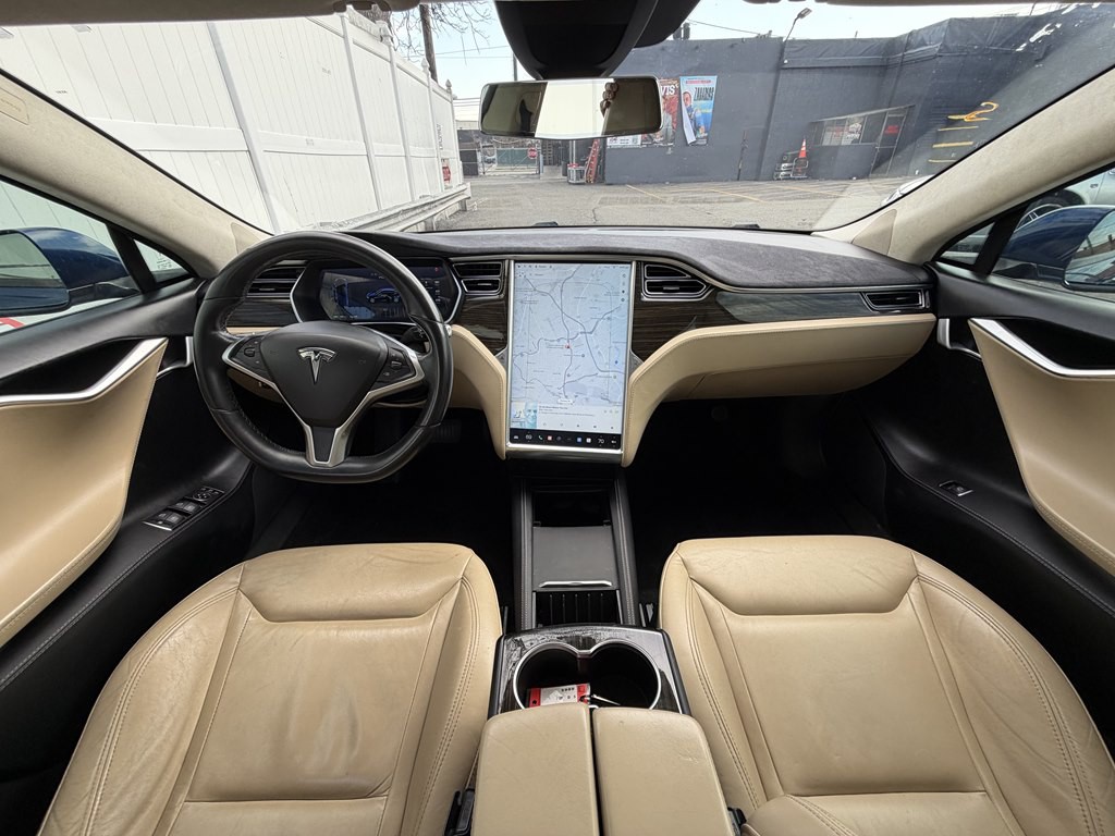 2015 Tesla Model S Image 9