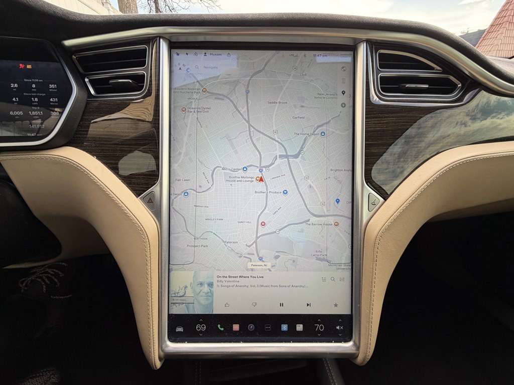 2015 Tesla Model S Image 12