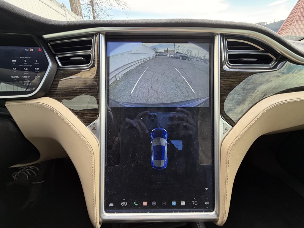 2015 Tesla Model S Image 13
