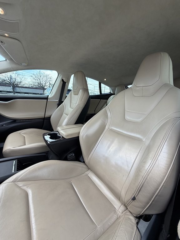 2015 Tesla Model S Image 14