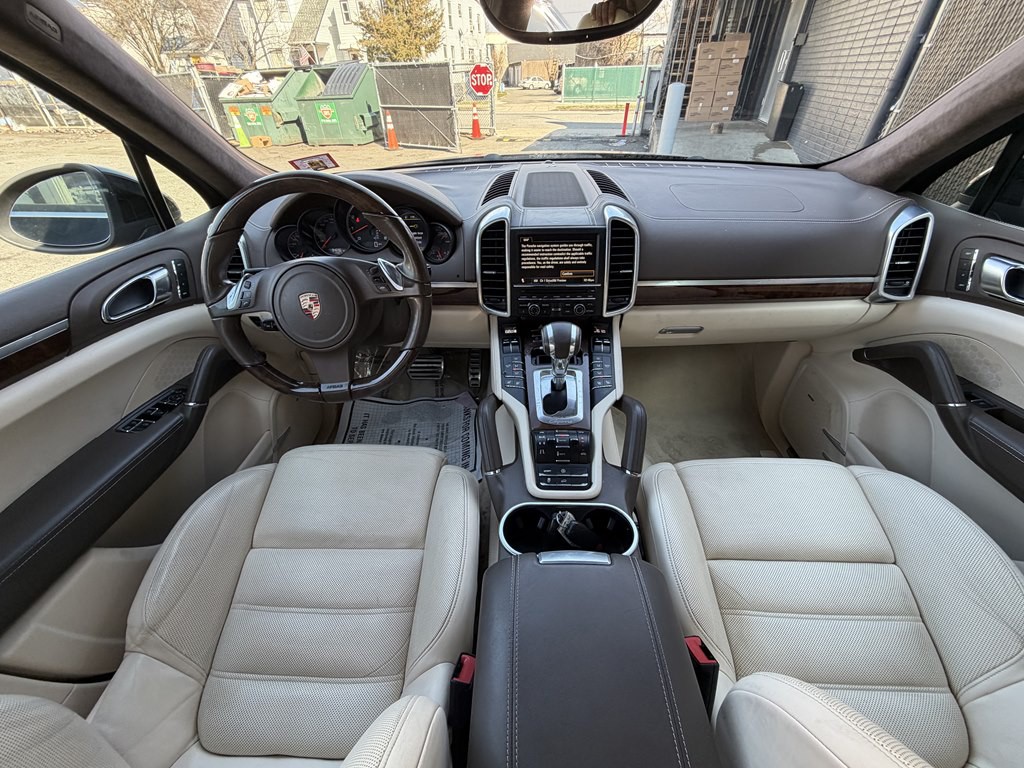 2012 Porsche Cayenne Image 9