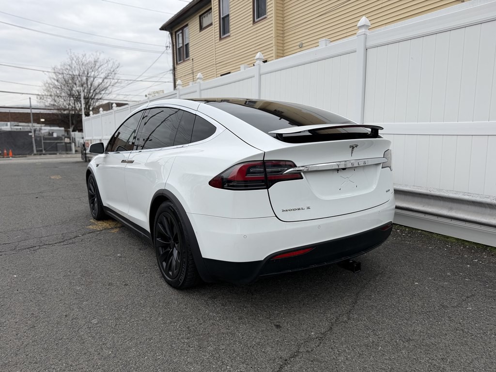 2016 Tesla Model X Image 5