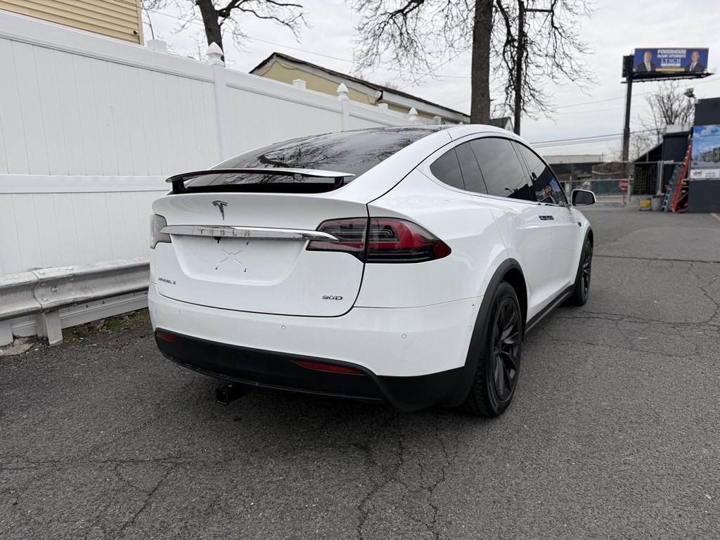 2016 Tesla Model X Image 7
