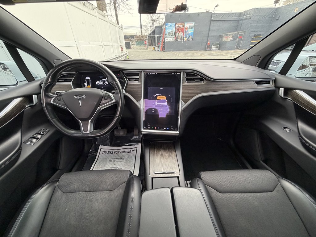 2016 Tesla Model X Image 9