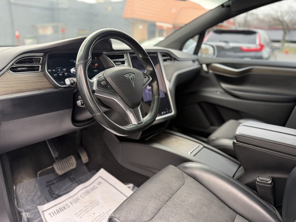 2016 Tesla Model X Image 10