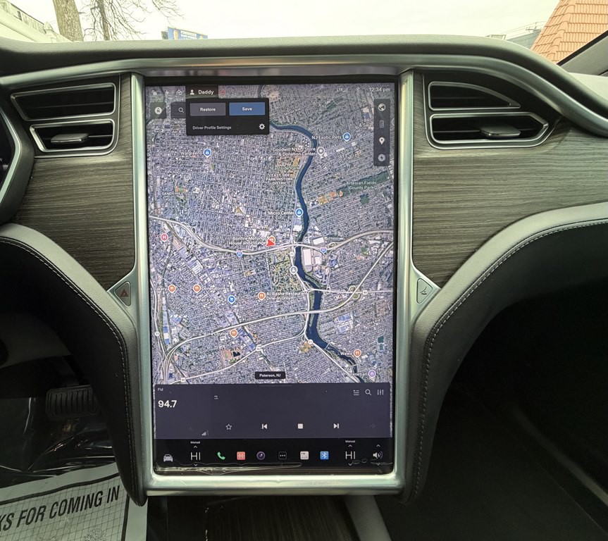 2016 Tesla Model X Image 12