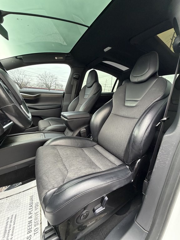 2016 Tesla Model X Image 14