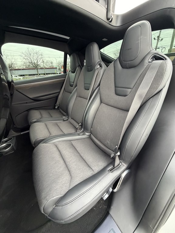 2016 Tesla Model X Image 15