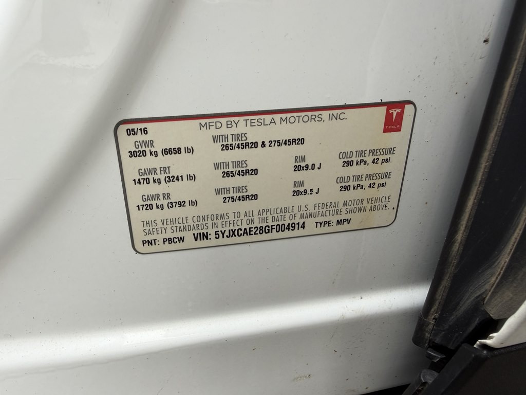 2016 Tesla Model X Image 17