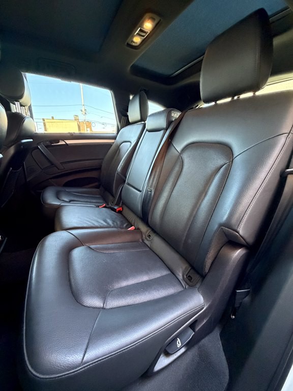 2015 Audi Q7 Image 16