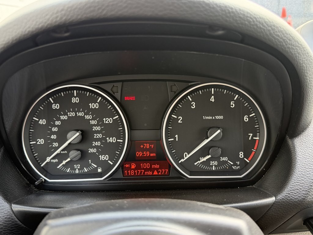 2011 BMW 1 Series Image 10