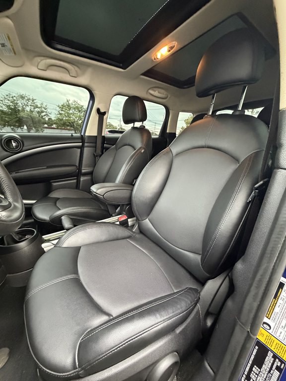 2016 MINI Cooper Image 12