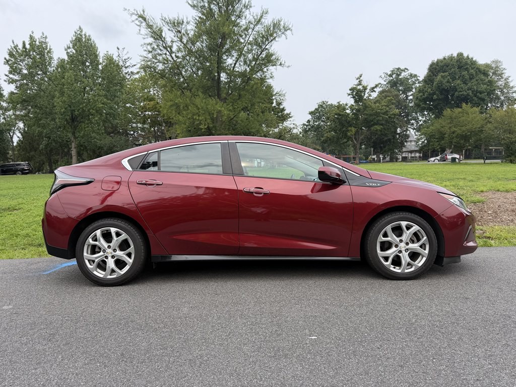 2016 Chevrolet Volt Image 8