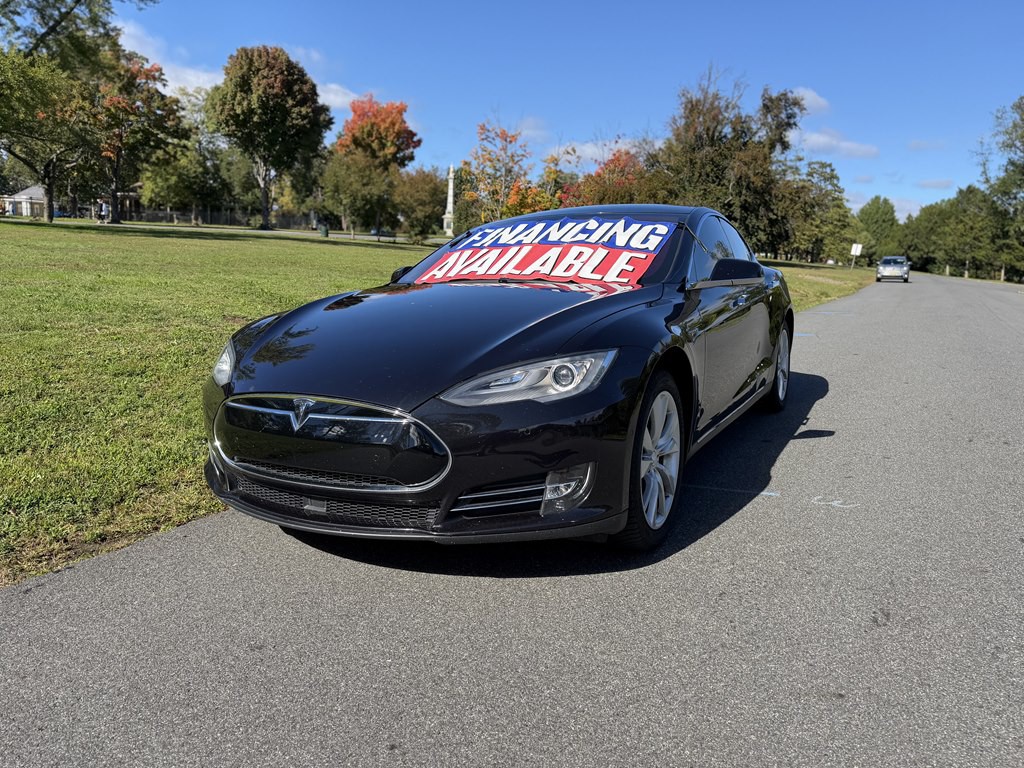 2015 Tesla Model S Image 1