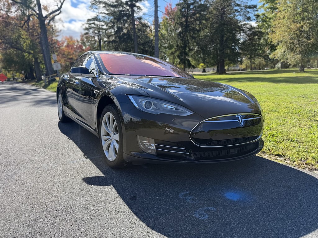 2015 Tesla Model S Image 3