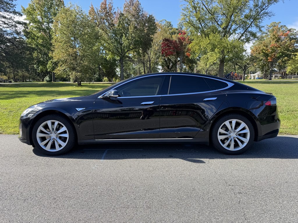 2015 Tesla Model S Image 4