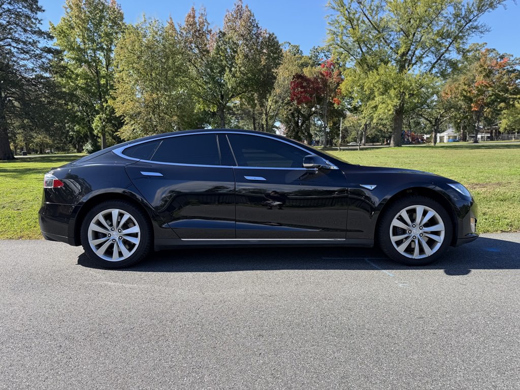 2015 Tesla Model S Image 8
