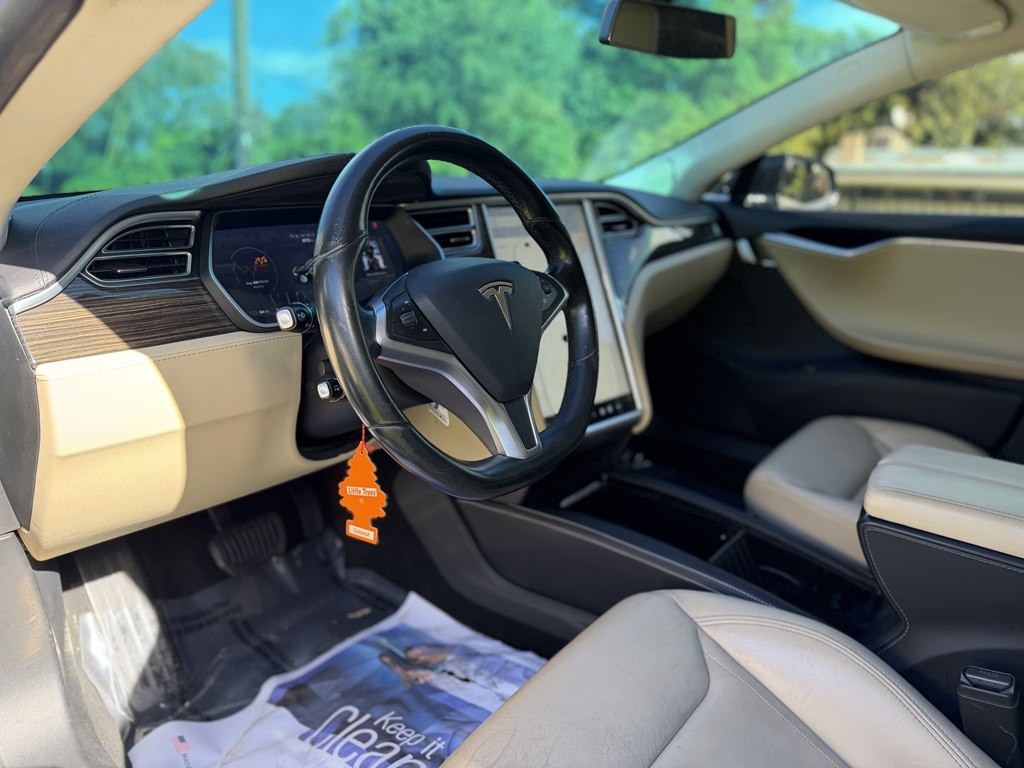 2015 Tesla Model S Image 9