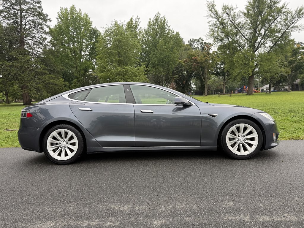 2017 Tesla Model S Image 8