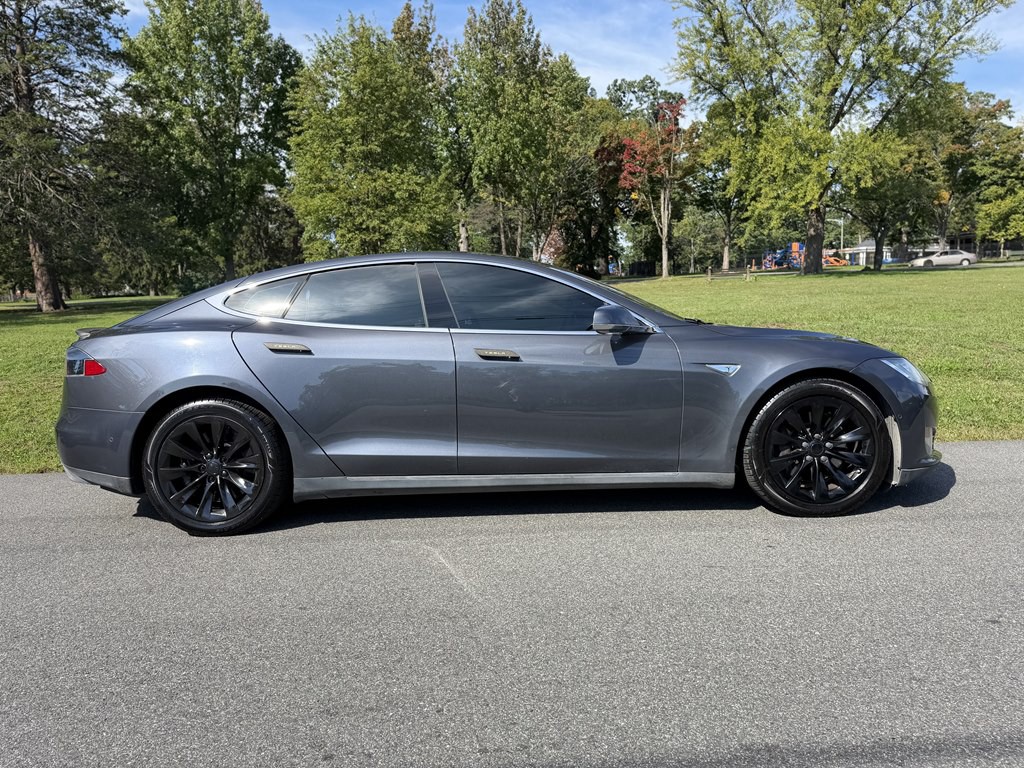 2016 Tesla Model S Image 8