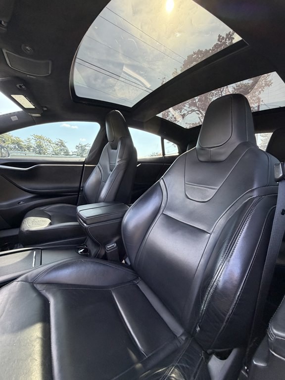 2016 Tesla Model S Image 14