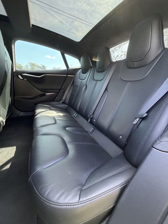 2016 Tesla Model S Image 15