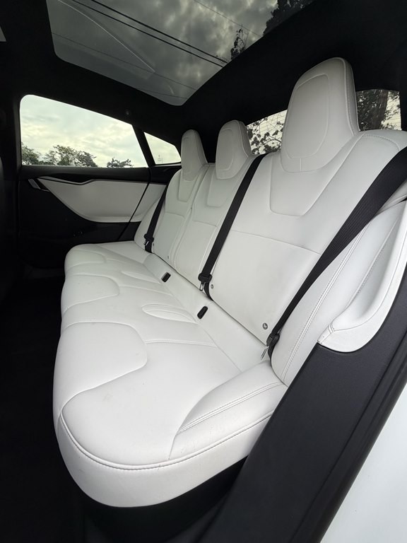 2019 Tesla Model S Image 15