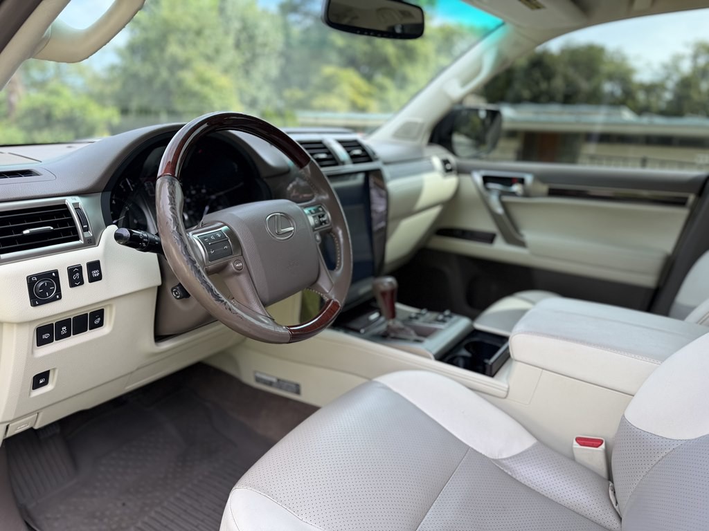 2014 Lexus GX Image 10