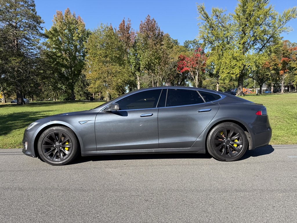 2016 Tesla Model S Image 4
