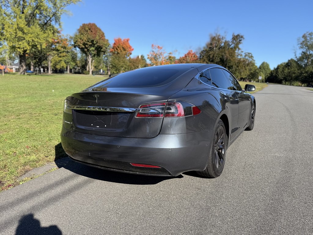 2016 Tesla Model S Image 7