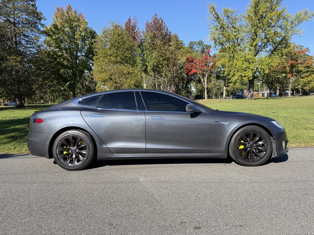 2016 Tesla Model S Image 8