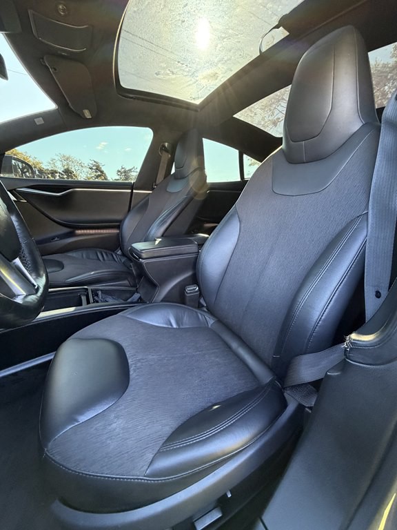 2016 Tesla Model S Image 14