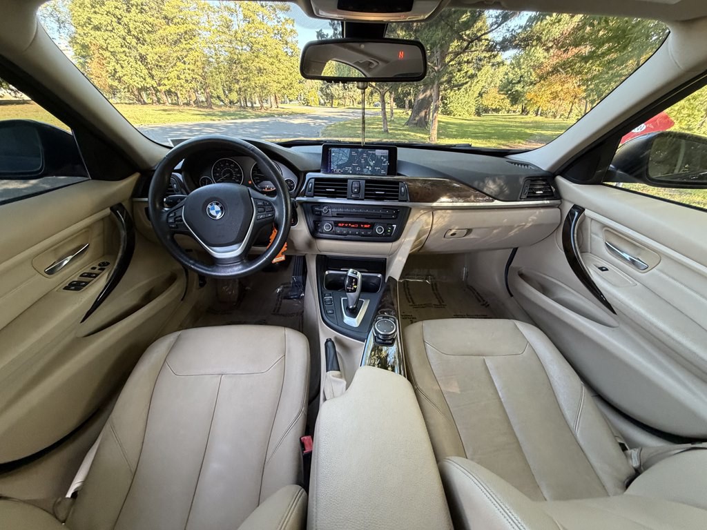 2015 BMW 3 Series Image 9