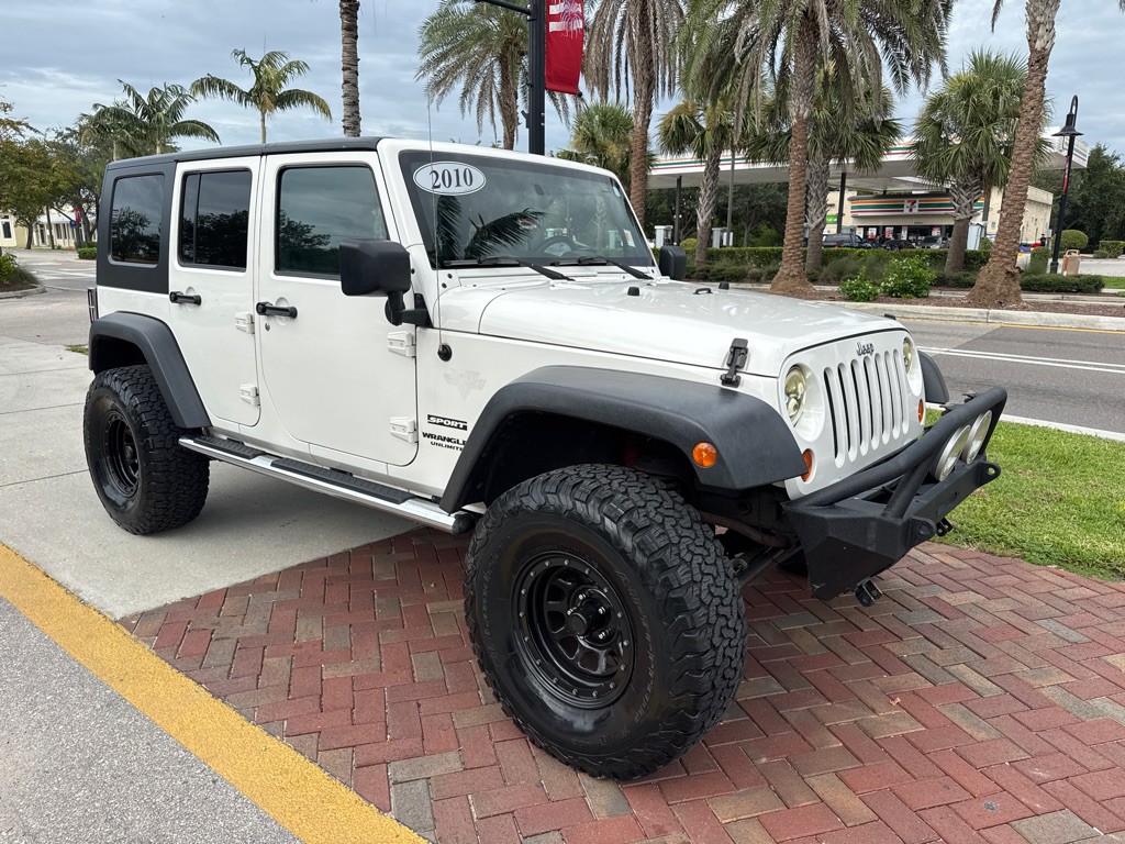 2010 Jeep Wrangler Unlimited Image 2