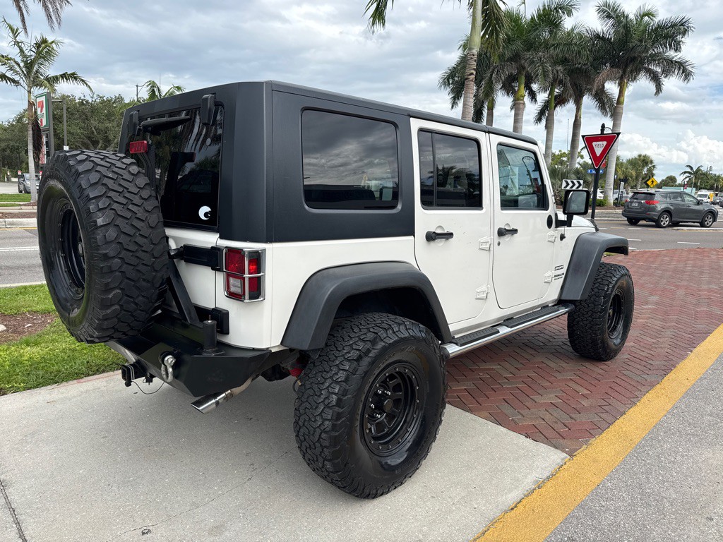 2010 Jeep Wrangler Unlimited Image 3