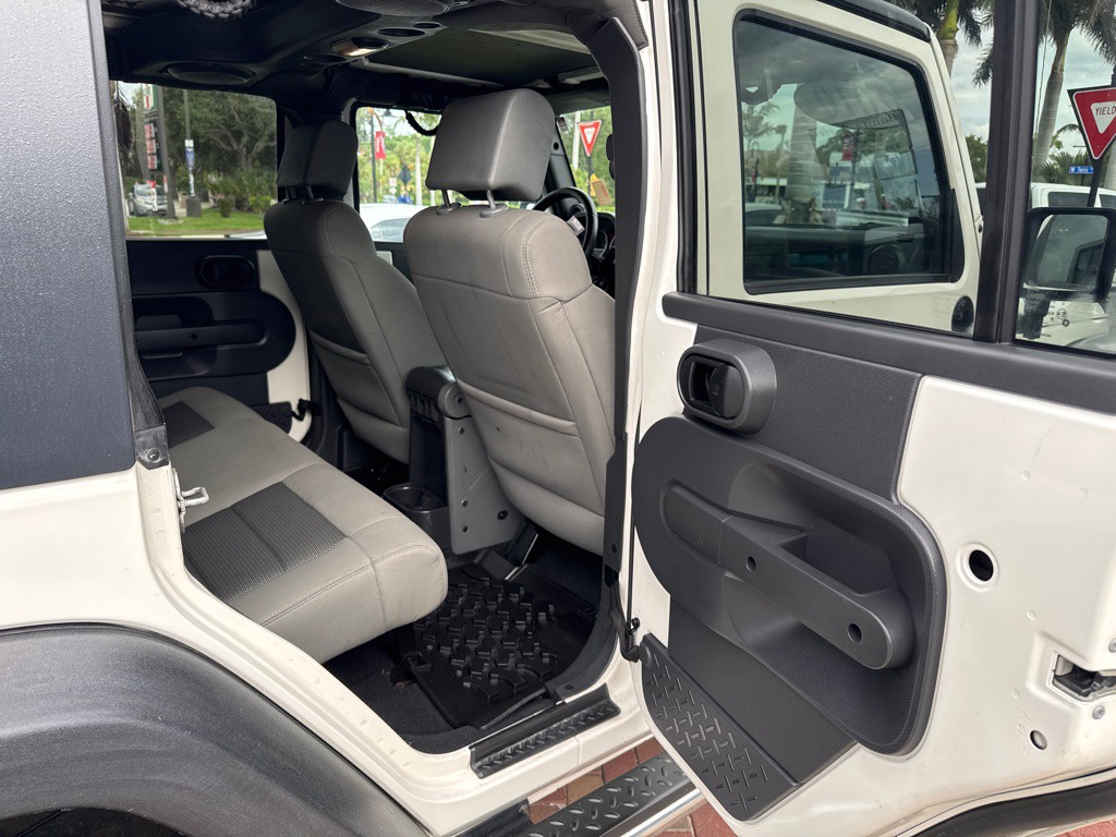 2010 Jeep Wrangler Unlimited Image 10