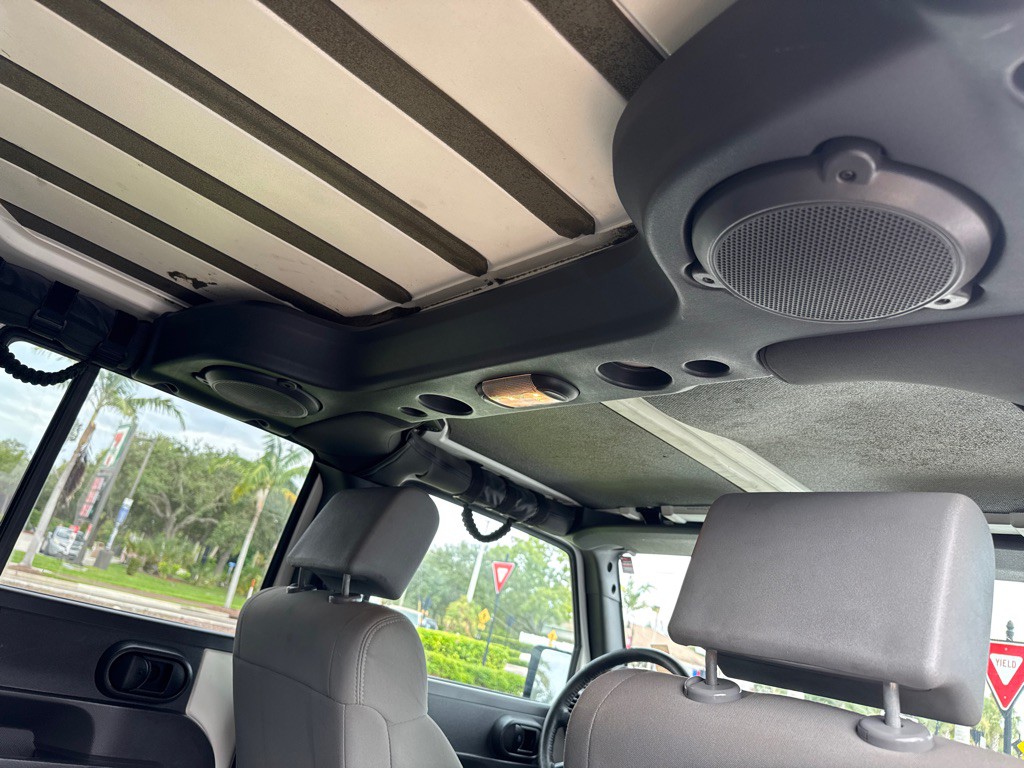 2010 Jeep Wrangler Unlimited Image 12