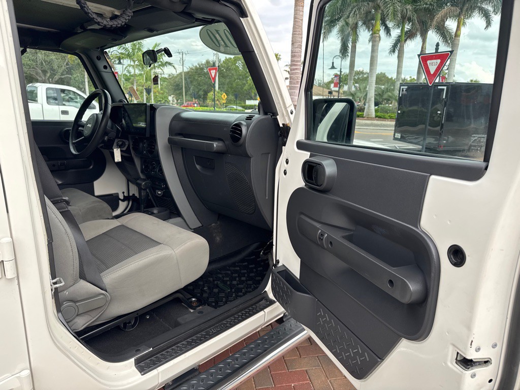 2010 Jeep Wrangler Unlimited Image 13
