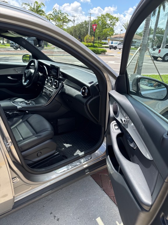 2019 Mercedes-Benz GLC-Class Image 16